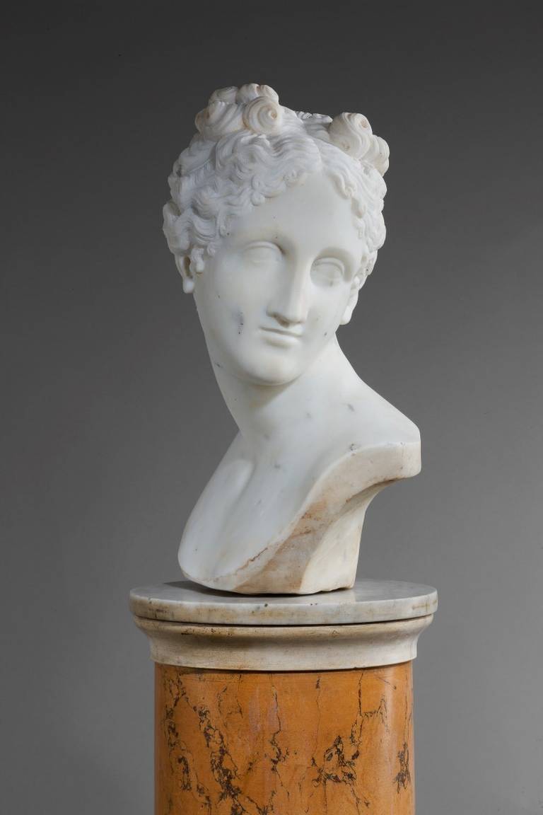 Carved Marble In Excellent Condition In Edenbridge, Kent