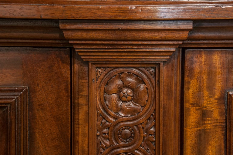Mahogany Cabinet Bookcase With Ornate And Finely Carved Frieze In Good Condition In Salisbury, GB