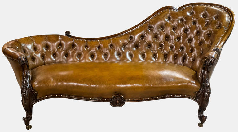Victorian chaise longue upholstered in deep buttoned leather

Circa 1850