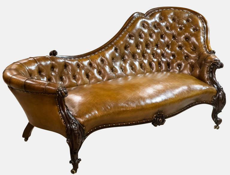 British Victorian Chaise Longue in Deep Buttoned Leather For Sale