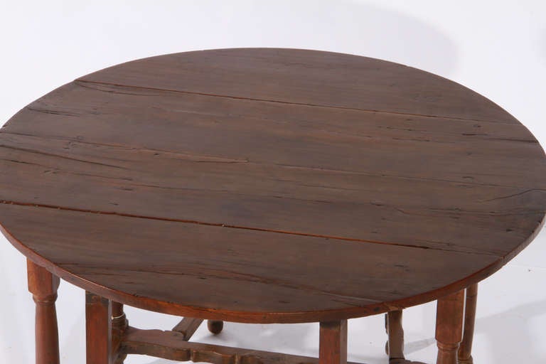 Louis XIII Gateleg Table In Excellent Condition In Gloucestershire, GB