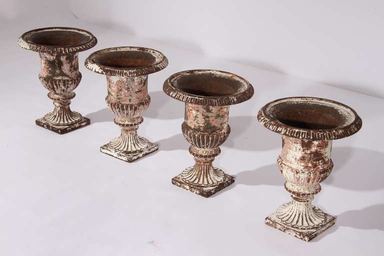 four 19th Century French Iron Urns In Excellent Condition In Gloucestershire, GB