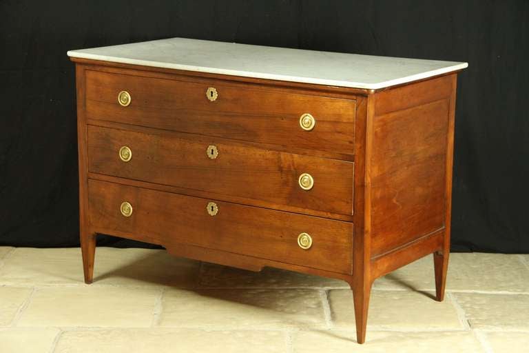 Late 18th Century Italian Walnut Chest of Drawers In Excellent Condition In Gloucestershire, GB