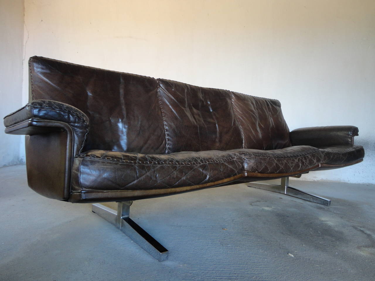 A gorgeous vintage example of the DS31 sofa by de Sede of Switzerland.

Dating from the late 1960's this piece was originally purchased in 1969 and has had only one owner until 2013.

It was shipped out to a retreat in Greenland when new, where