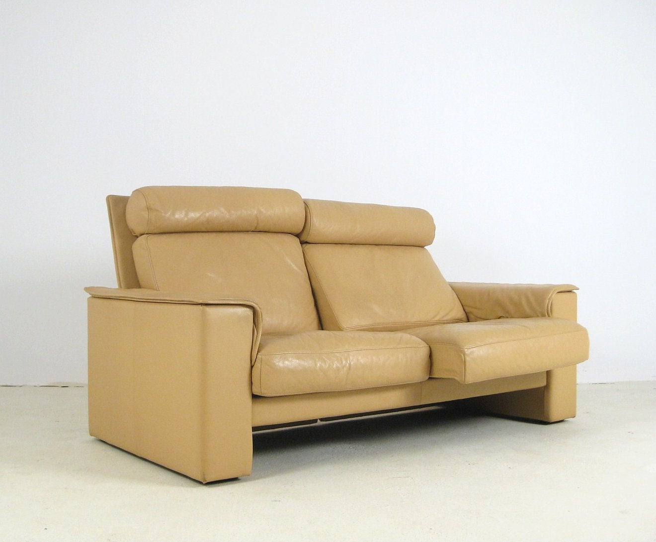 Matching Pair of Vintage Reclining Sofas by de Sede, Circa 1980
s For Sale