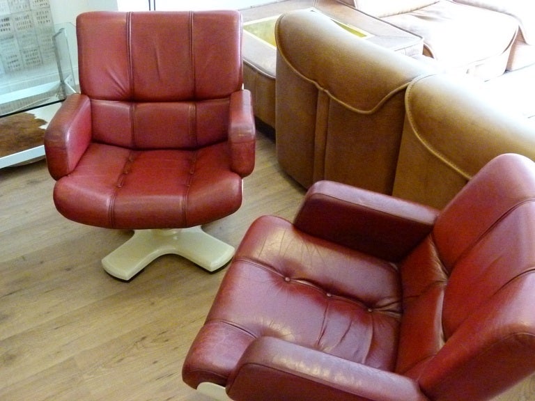 Mid-Century Modern Vintage Nautilus Lounge Suite by Isku, Finland, circa 1970s For Sale