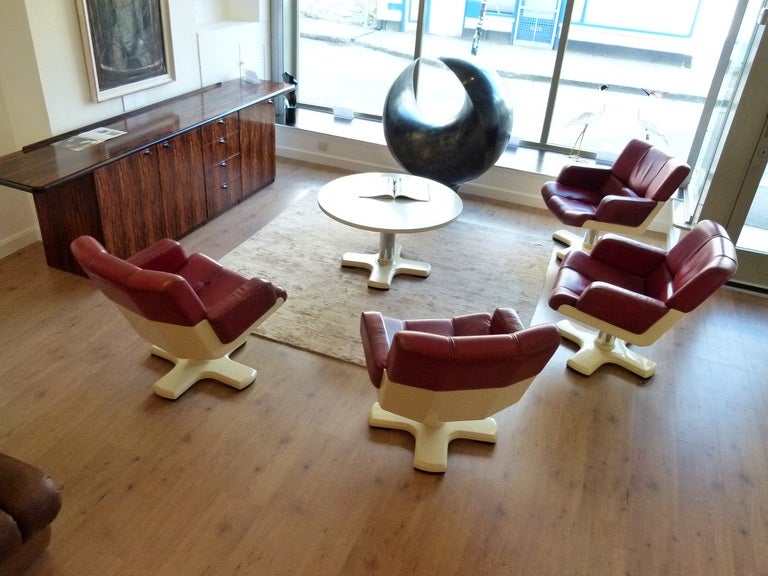An extremely rare vintage lounge suite dating from the 1970's. Designed by Kari-Pekka Valorinta for Isku of Finland.

A serious and rare addition to a contemporary collection. This complete and original suite consists of four low backed lounge