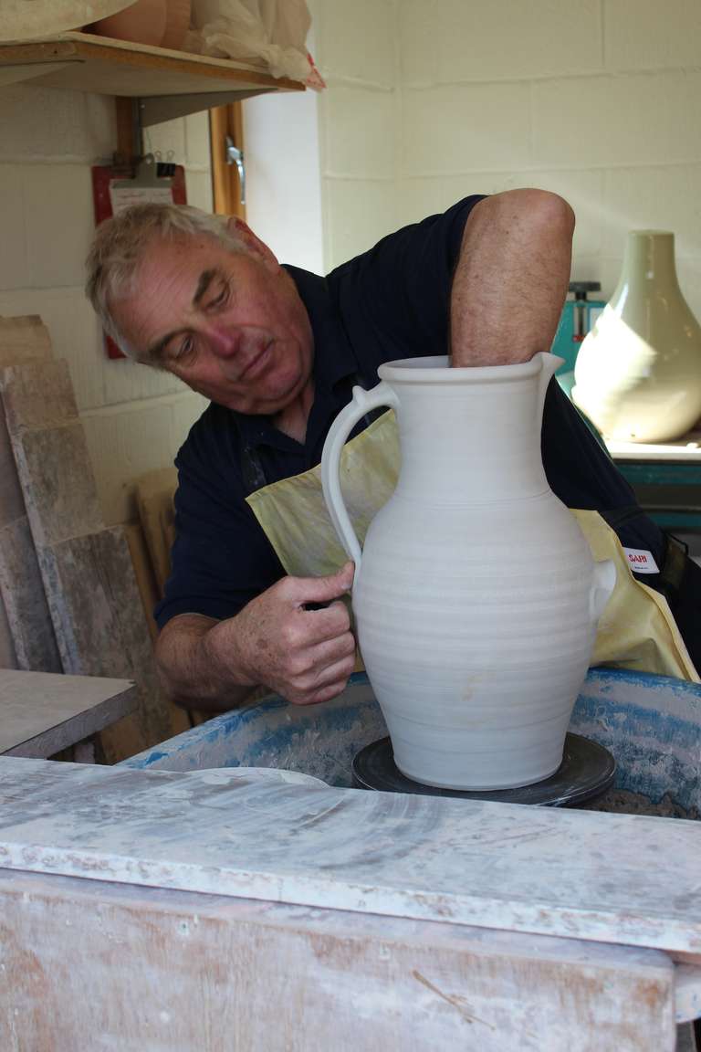 Stunning Contemporary Vase by the British Potter Russell Collins For Sale 2