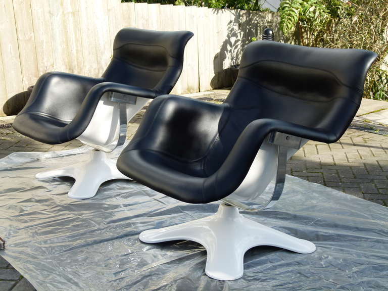 Pair of Karuselli Lounge Chairs in Black Leather by Yrjo Kukkapuro for Haimi In Excellent Condition In London, GB