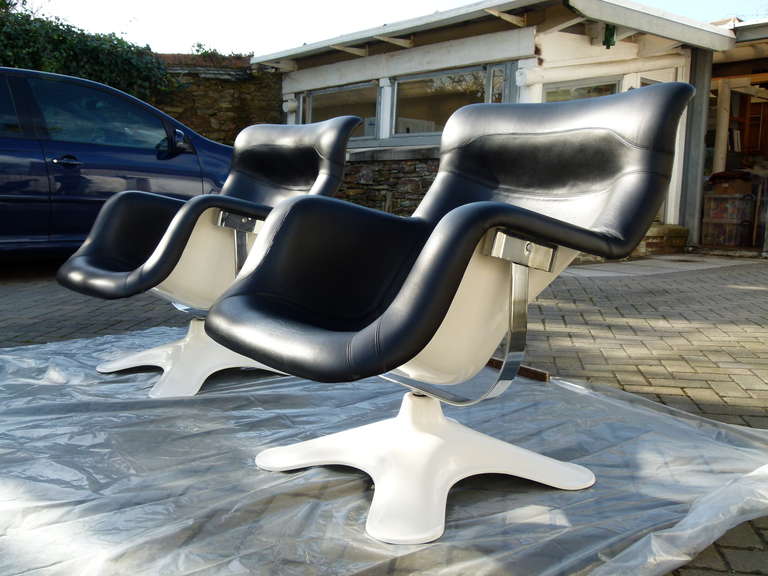 Contemporary Pair of Karuselli Lounge Chairs in Black Leather by Yrjo Kukkapuro for Haimi