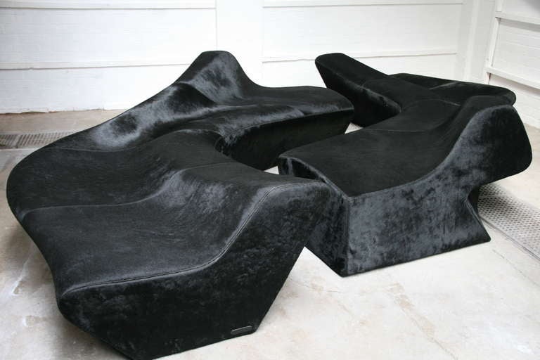 Contemporary Zaha Hadid Moraine Sofas in Black Pony Hide, circa 2000 In Excellent Condition In London, GB