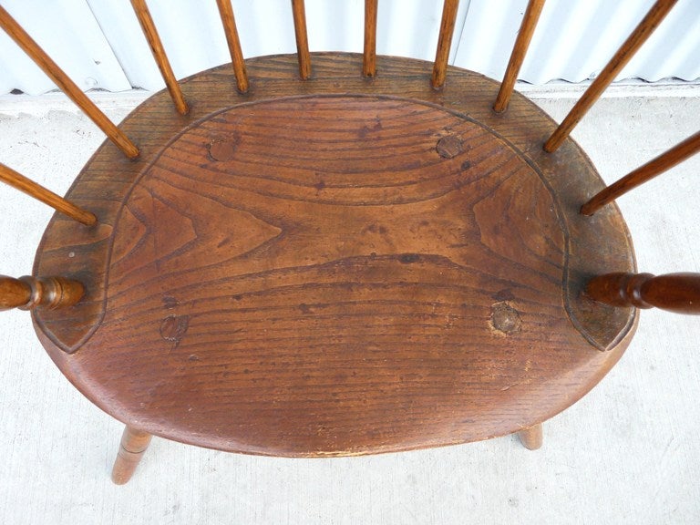 Early American Windsor Arm Chair Faux Bamboo In Excellent Condition For Sale In South Coast, CA