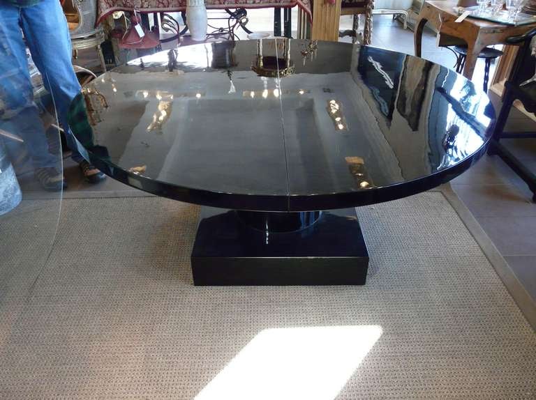 20th Century Black Piano Lacquer Dining or Center Pedestal Table For Sale