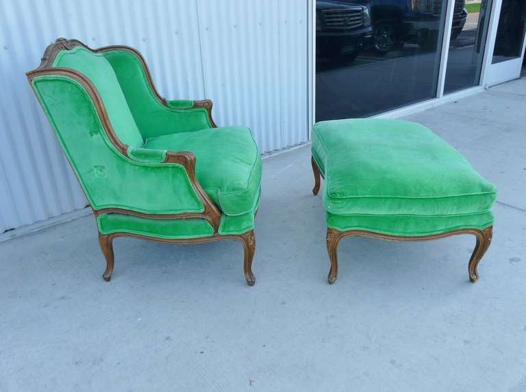 Wonderful vintage Baker Marquise / Bergere & bullnosed ottoman having carved hardwood frames rising on cabriole legs and single slat back, in down filled emerald green velvet. These were made at the height of Baker Furnitures glory days when they