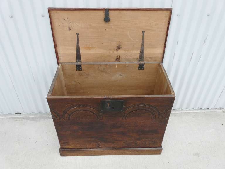 Antique Carriage House Chest Hand Tooled English Oak 19th c Wonderful Size In Good Condition For Sale In South Coast, CA