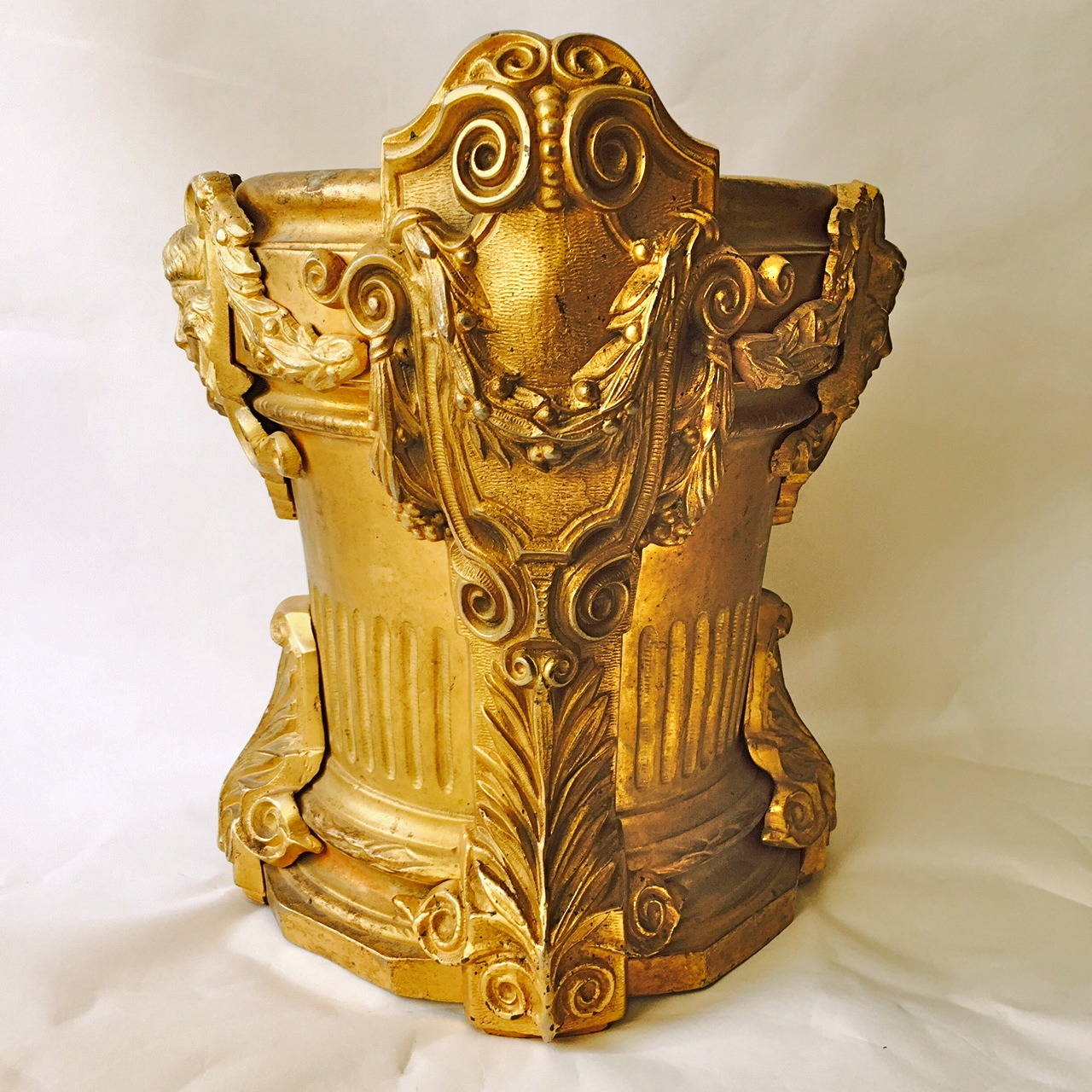 Beautiful and Rare 19th Century Gilt Bronze Wine Coolers Empire Masks In Excellent Condition For Sale In Redding, CA