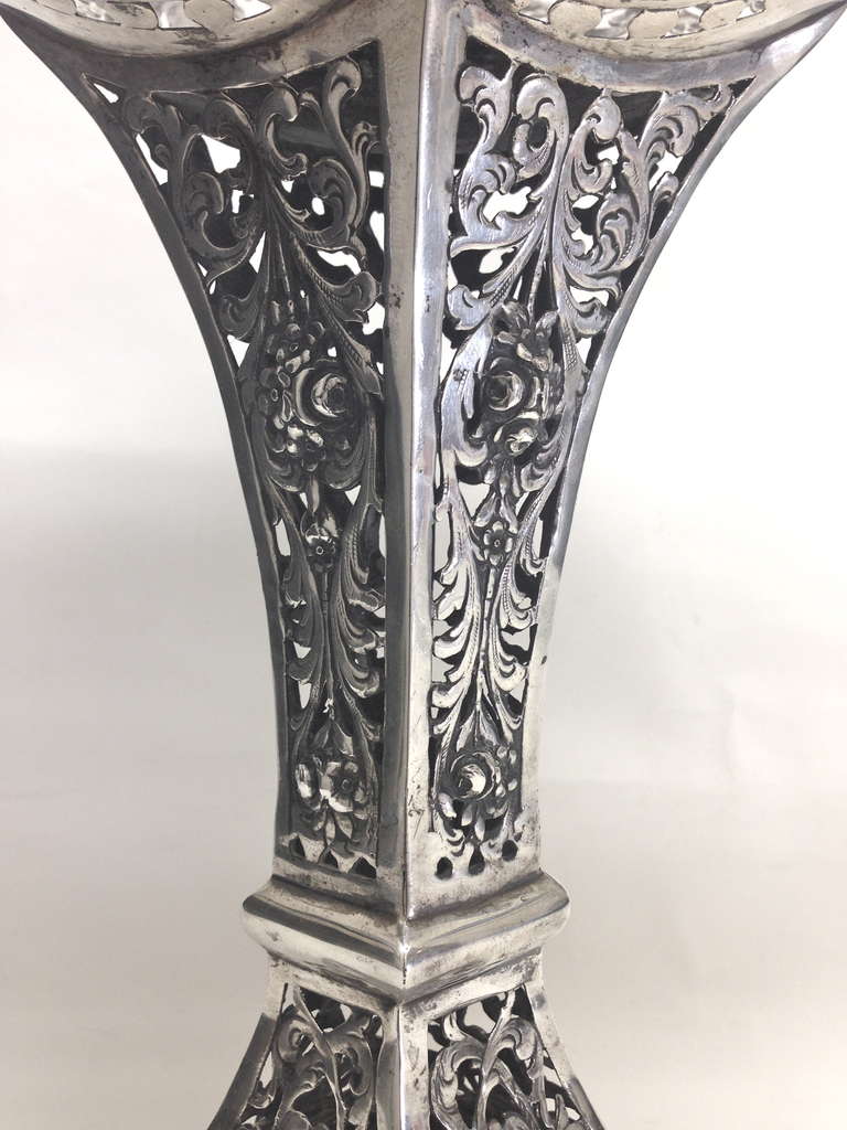 German 800. Silver Reticulated Centerpiece Putti Decoration c.1890 In Excellent Condition In Redding, CA