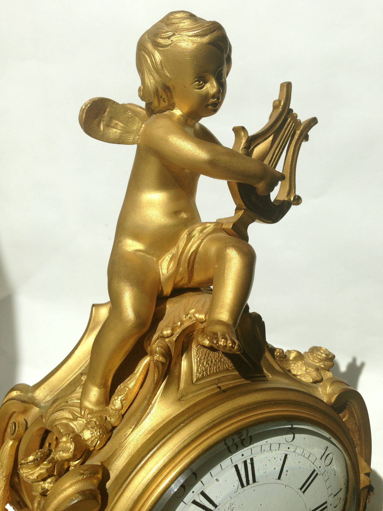 French 19th Century Gilt Bronze Mantel Clock Musical Putti Surmounted In Excellent Condition For Sale In Redding, CA