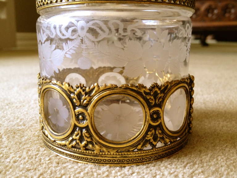 French Etched Crystal and Gilt Bronze Vanity Container c.1920s In Excellent Condition For Sale In Redding, CA