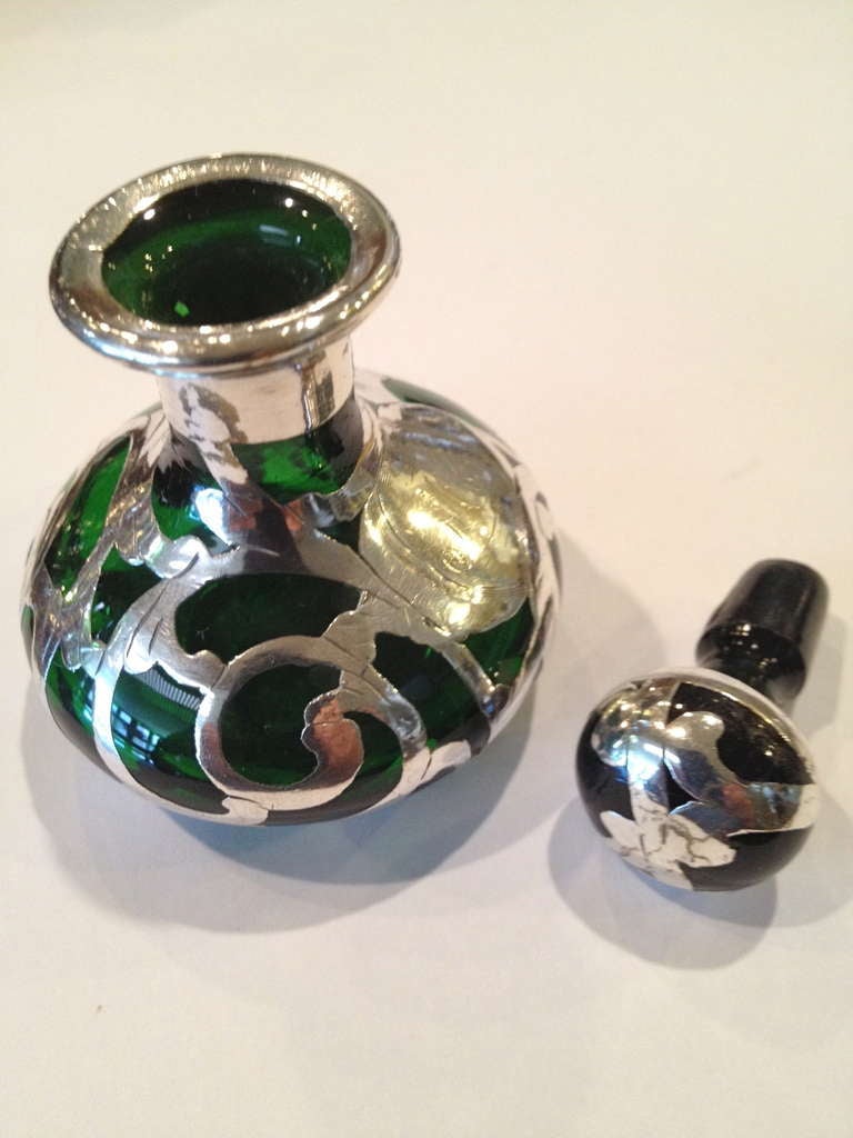 Art Nouveau Silver Overlay Perfume Emerald Green Glass c.1900 In Excellent Condition For Sale In Redding, CA