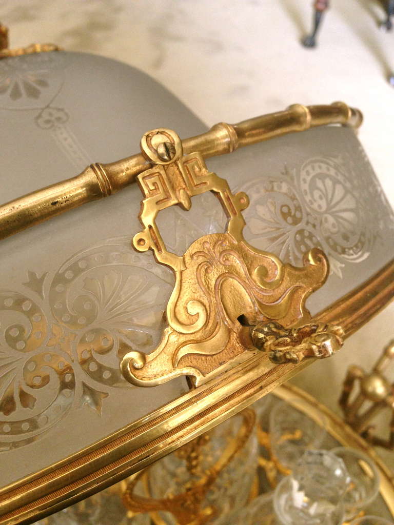 Tantale français du 19ème siècle, cristal gravé à l'acide et montures en bronze doré Excellent état - En vente à Redding, CA