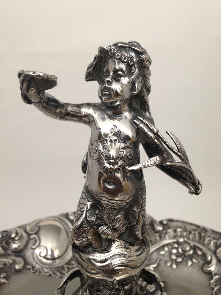 Fine 19th century 800. Silver Centerpiece Stand w/Putti In Excellent Condition In Redding, CA