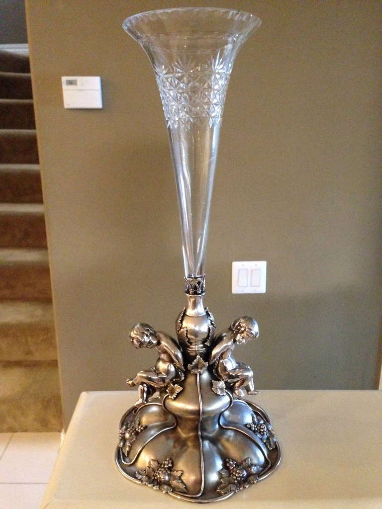A charming vase that is the product of day popular with American for decoration and display. The subject of putti with hands behind their back often called 