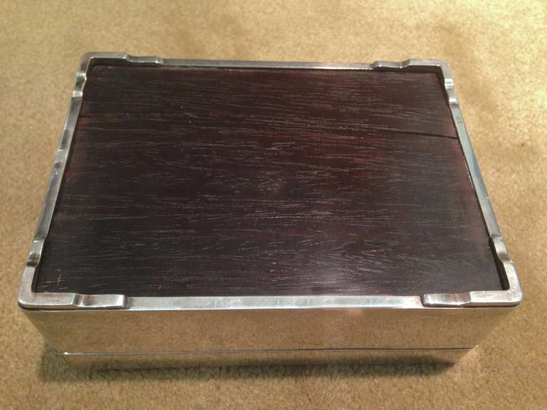 Japanese Mixed Metal Silver Box Meiji Period Circa 1900 In Excellent Condition In Redding, CA