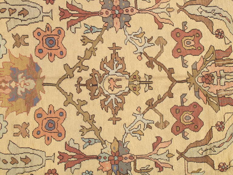Antique Bakhshaish carpets are one of the most sought after rugs particularly in America and England for many years. Bakhshaish rugs are a major draw particularly in big city America. These carpets were woven on the level of small workshop with