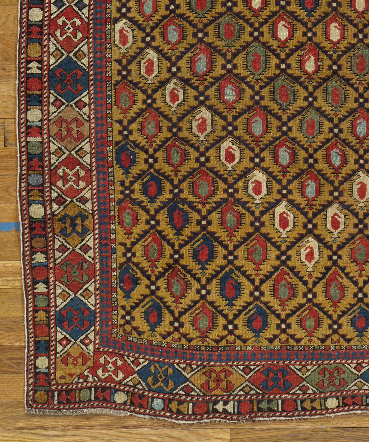 Kazakh Tapis de prière Marasali Shirvan ancien à fond doré, noué à la main, en laine orientale en vente