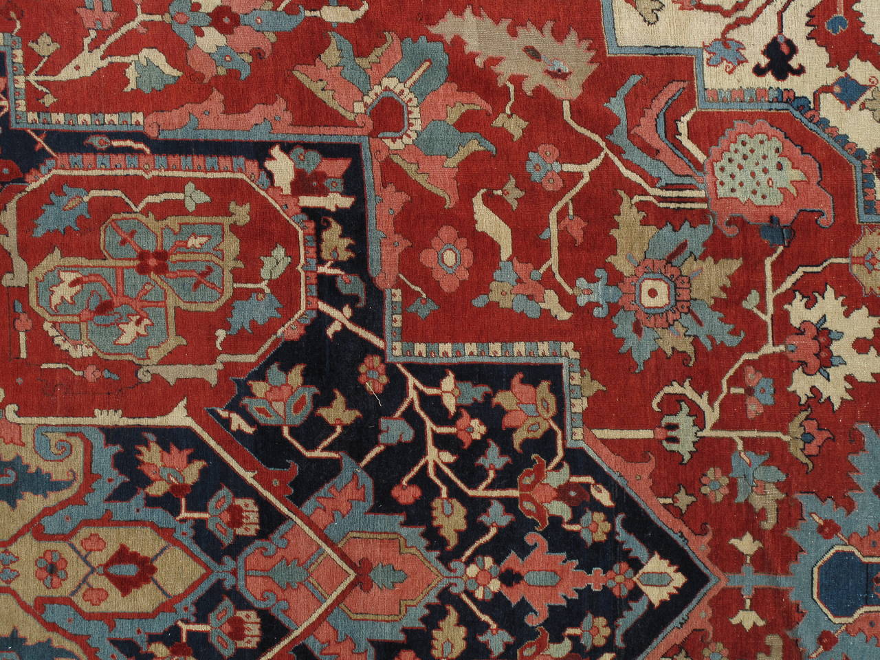 Antique Serapi Carpet In Excellent Condition In Port Washington, NY