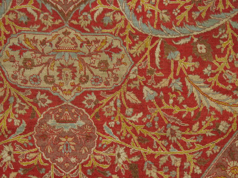 Les tapis persans de Tabriz du 9e siècle comptent parmi les tapis les plus exquis et les plus recherchés au monde. Ces tapis ont été tissés à la main dans la ville de Tabriz, située dans le nord-ouest de l'Iran, au cours du XIXe siècle, à une époque