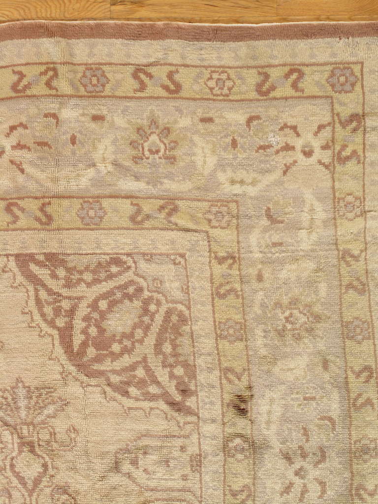 Antiker antiker Angora Oushak, handgefertigter türkischer Orientteppich, um 1890, weich (Türkisch) im Angebot