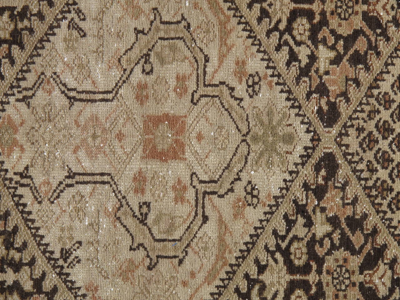 Antiker persischer Malayer-Teppich, handgefertigter orientalischer Teppich, Elfenbein, Taupe, Braun, fein (Handgeknüpft) im Angebot