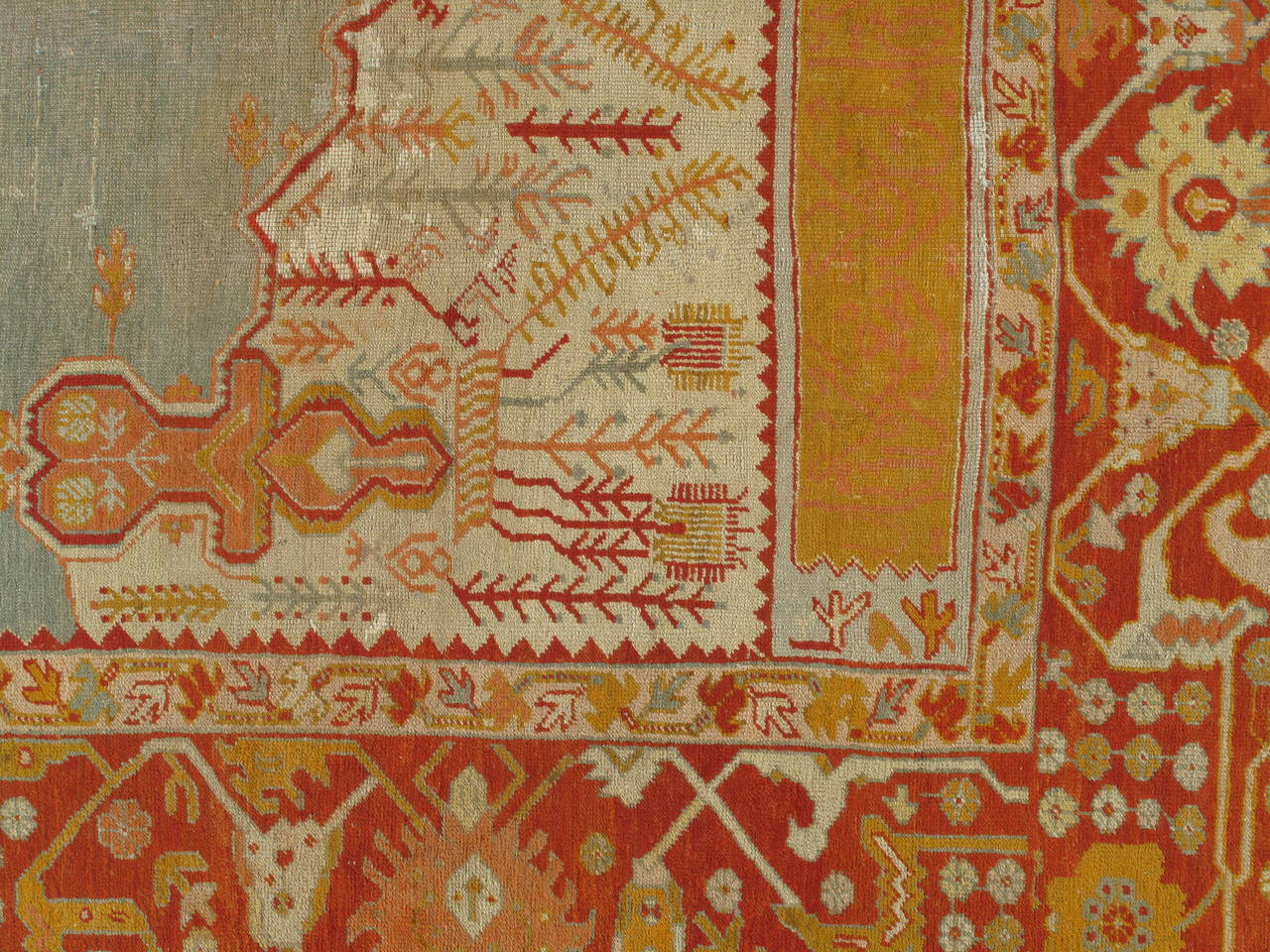 Noué à la main Tapis antique Oushak, tapis oriental fait à la main, bleu pâle, vert, jaune, corail en vente