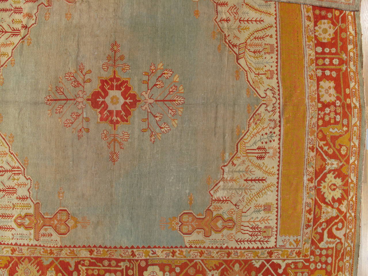 Tapis antique Oushak, tapis oriental fait à la main, bleu pâle, vert, jaune, corail en vente 1