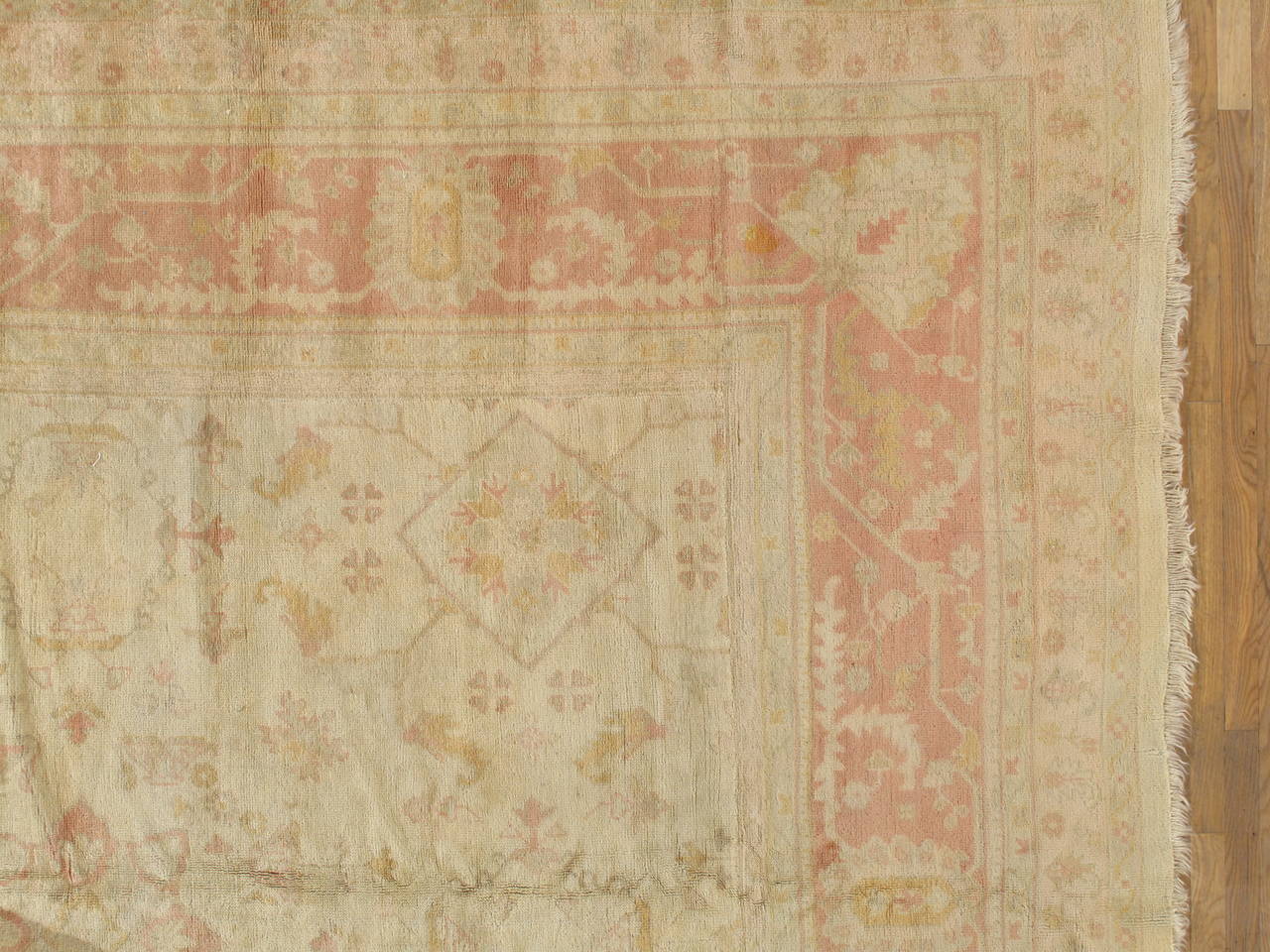 Antiker antiker Oushak-Teppich, handgefertigter orientalischer Teppich mit Korallenkoralle, Taupe, Creme fein (Handgeknüpft) im Angebot