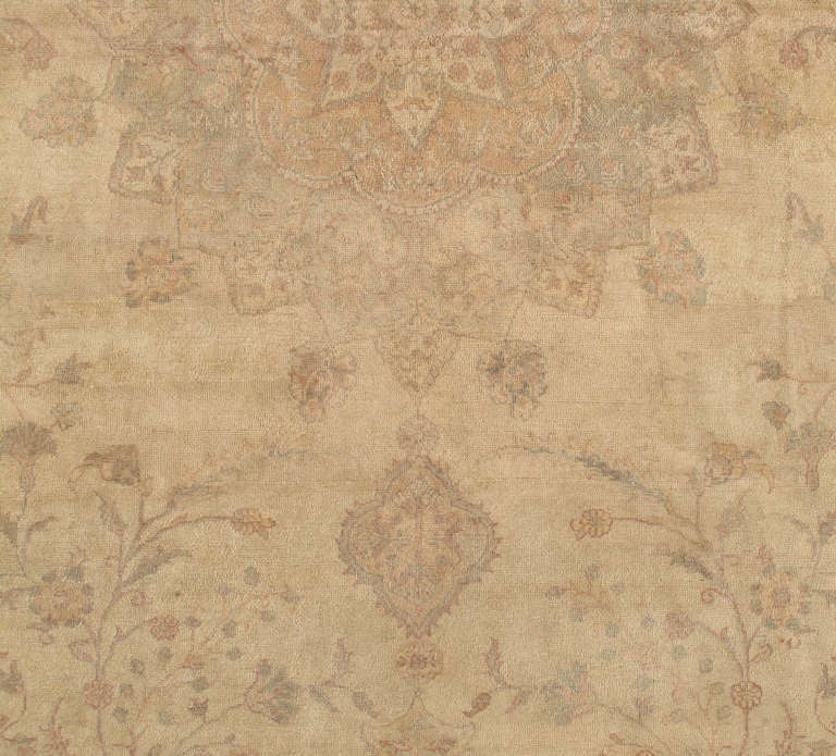 Oushak rugs originated in the small town of Oushak in west-central Anatolia. Unlike most Turkish rugs, Oushak carpets had been greatly influenced by Persian designs.
Almost from the beginning of the Ottoman Empire, Oushak has been a major
