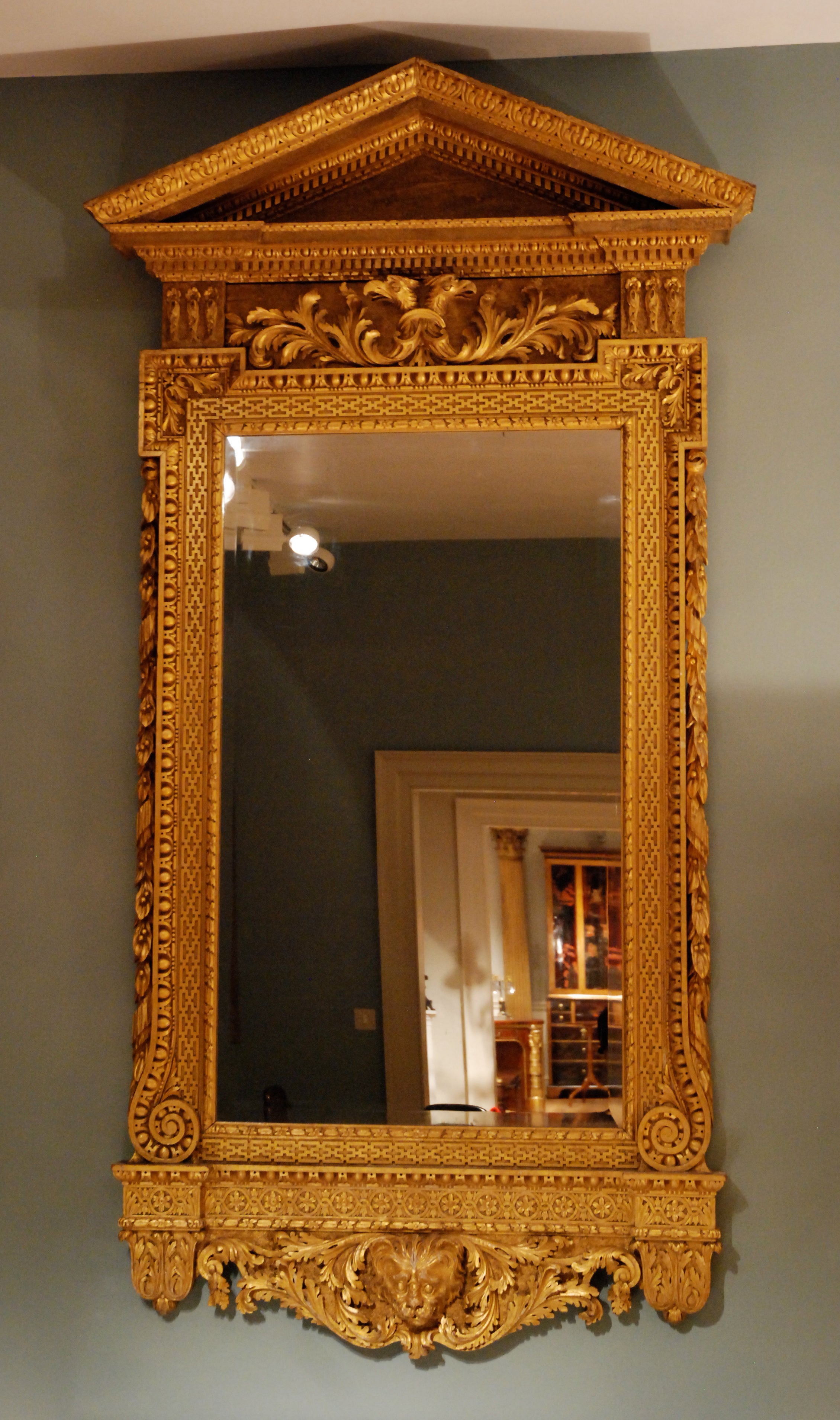 18th Century Kentian Carved Giltwood Mirror For Sale