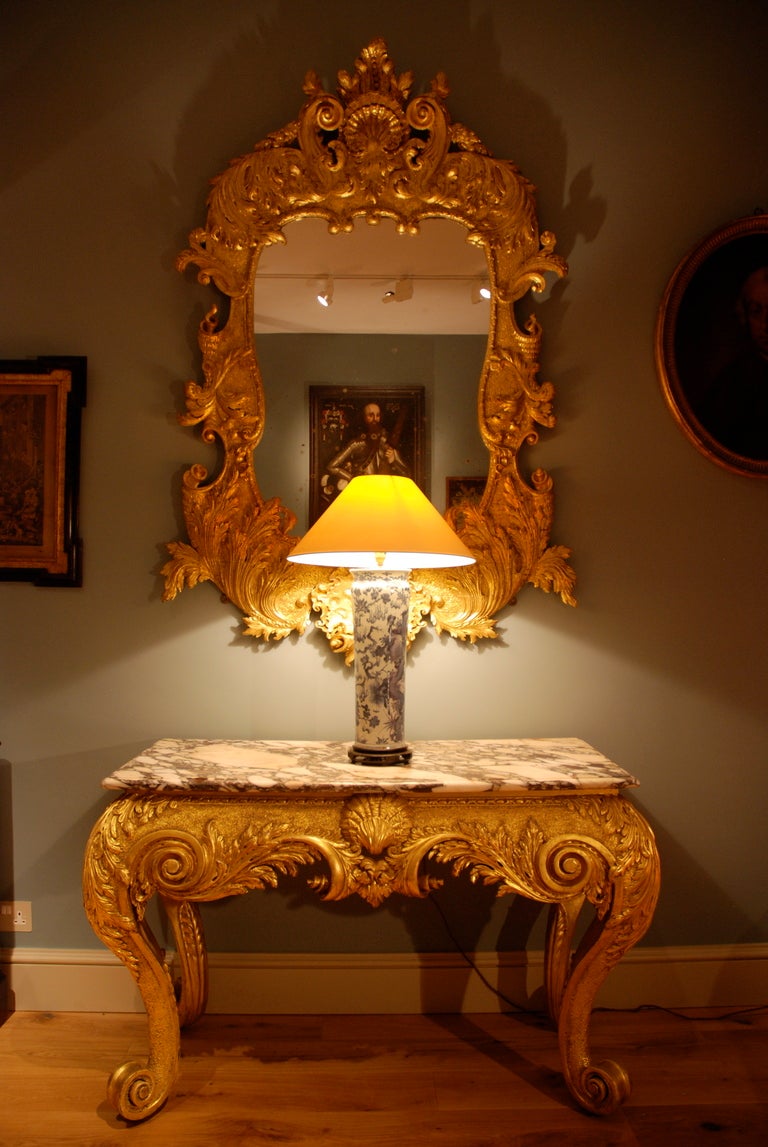 18th Century Giltwood Mirror En Suite with Carved Gilded Marble Top Side Table For Sale 2