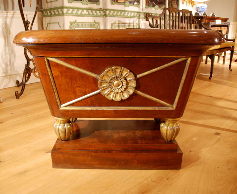 British Mahogany Sarcophagus Shaped Wine Cooler, circa 1815 For Sale