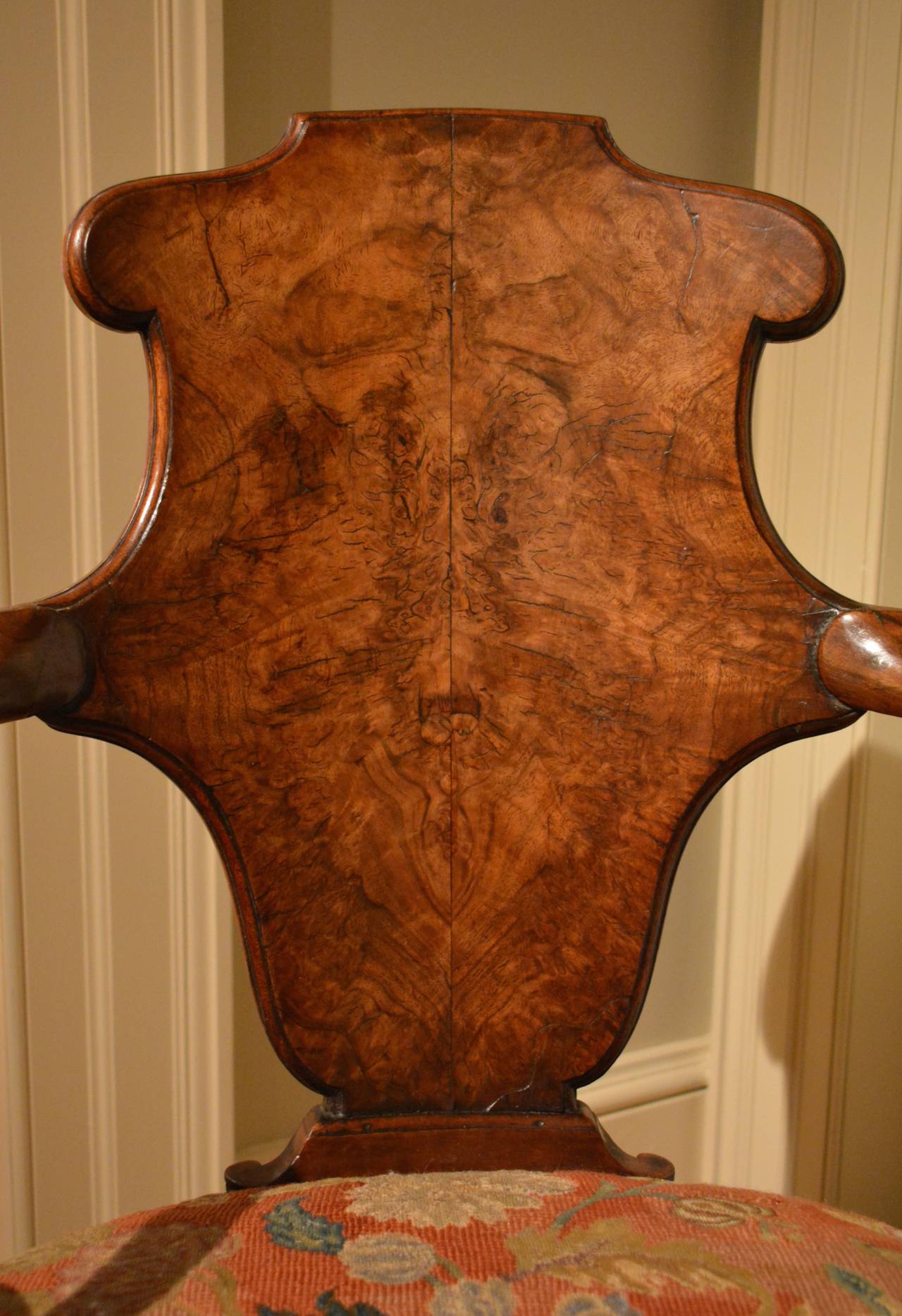 Georgian Fine Quality Veneered Walnut Writing Chair, circa 1730