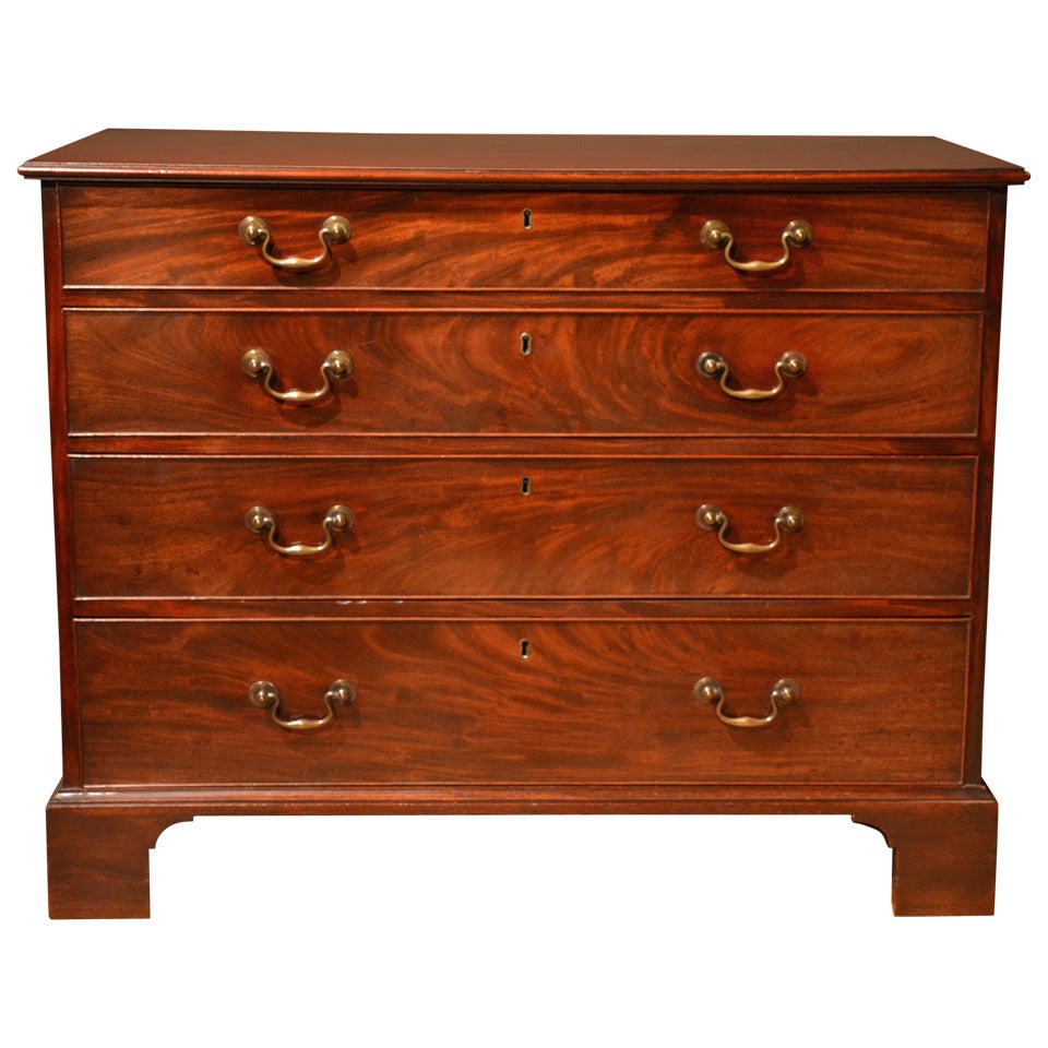  18th Century Chest of Drawers of fine quality For Sale
