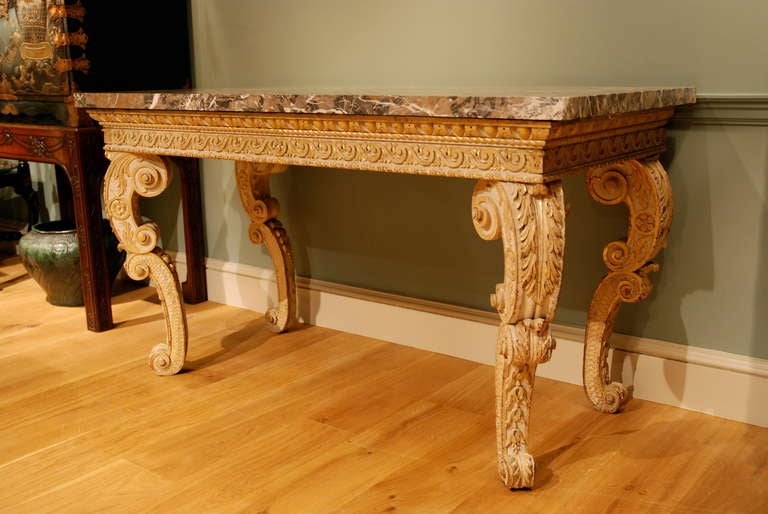 A Fine Carved Kentian Marble Top Side Table. Circa 1730. In Excellent Condition For Sale In Salisbury Wiltshire, GB