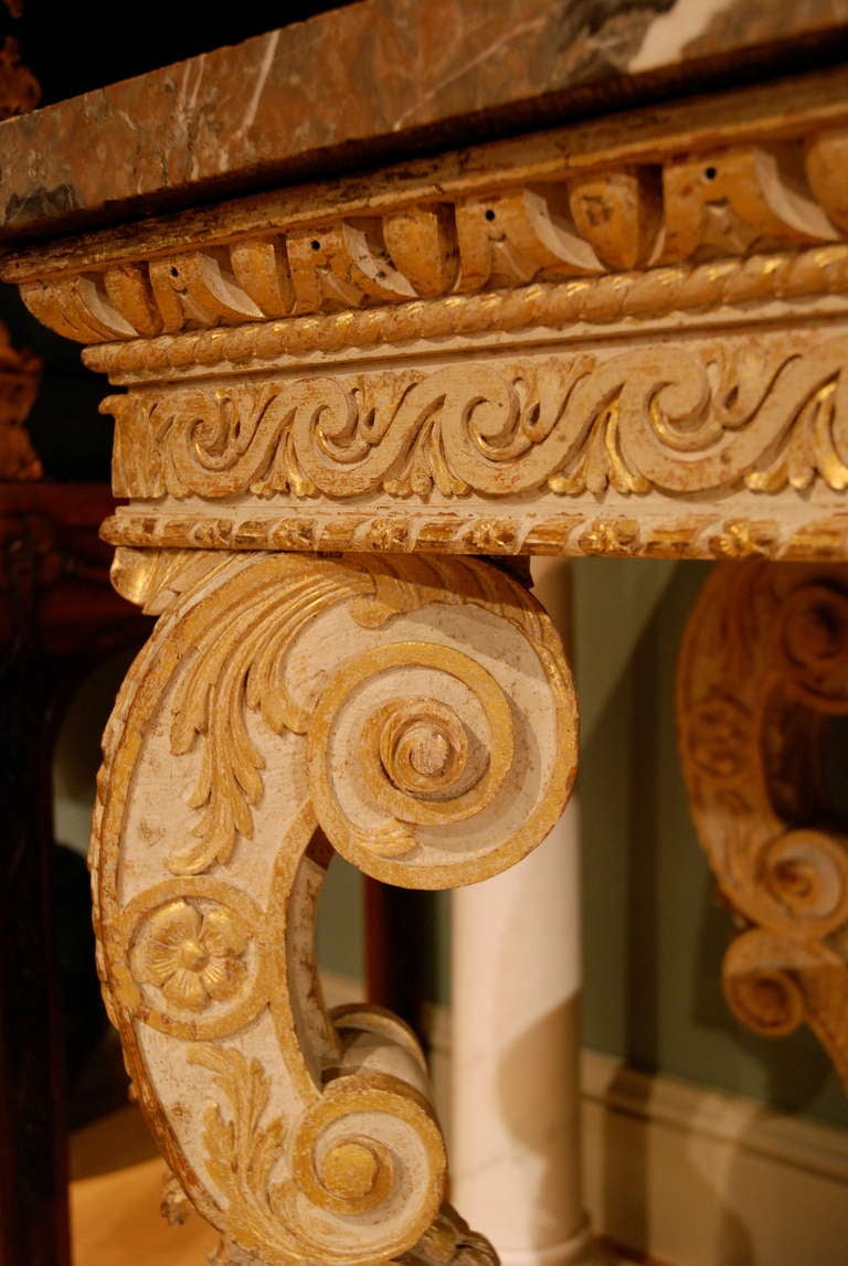 A Fine Carved Kentian Marble Top Side Table. Circa 1730. For Sale 2