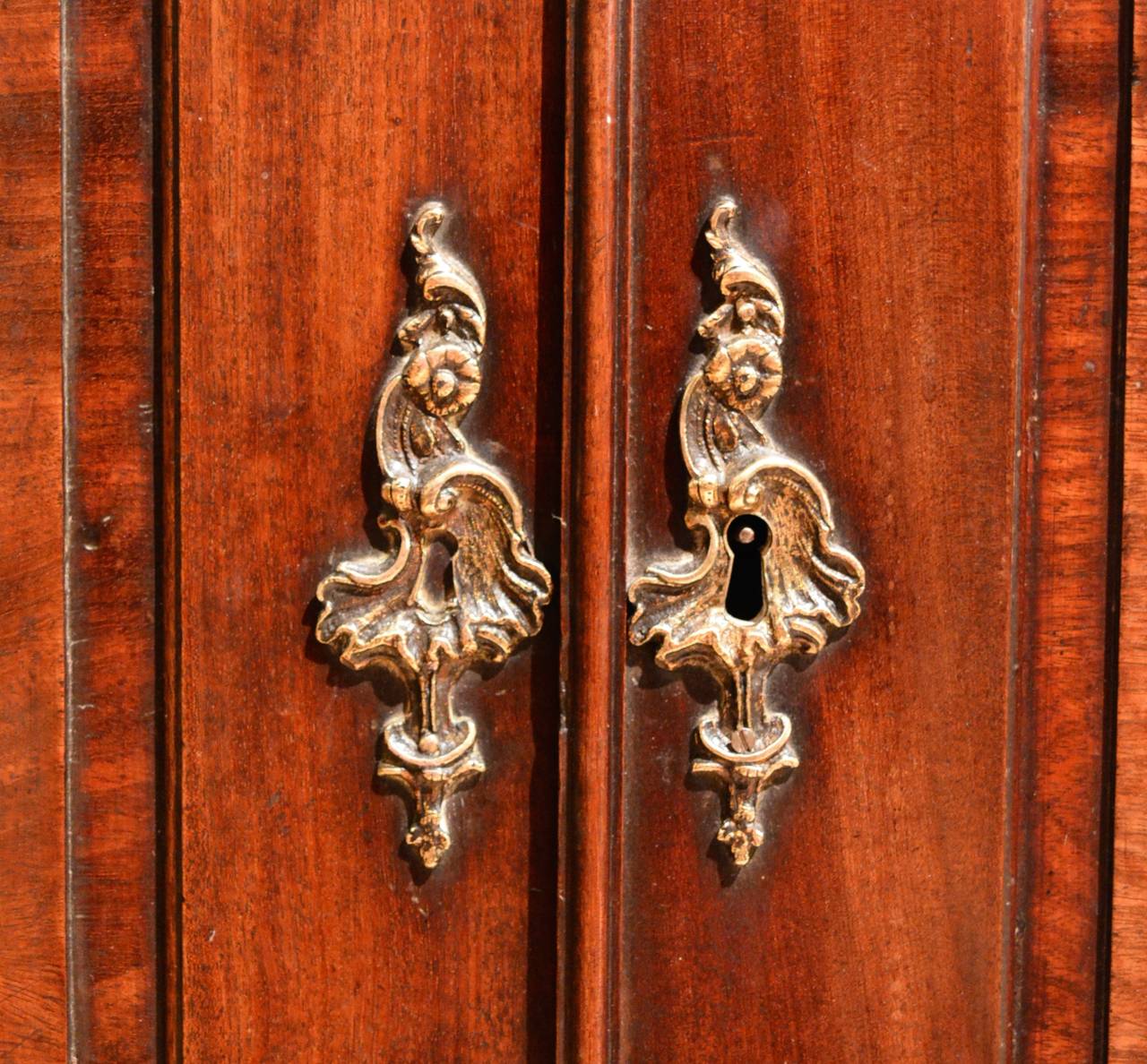 British 18th Century narrow Mahogany Two-Door Cupboard For Sale