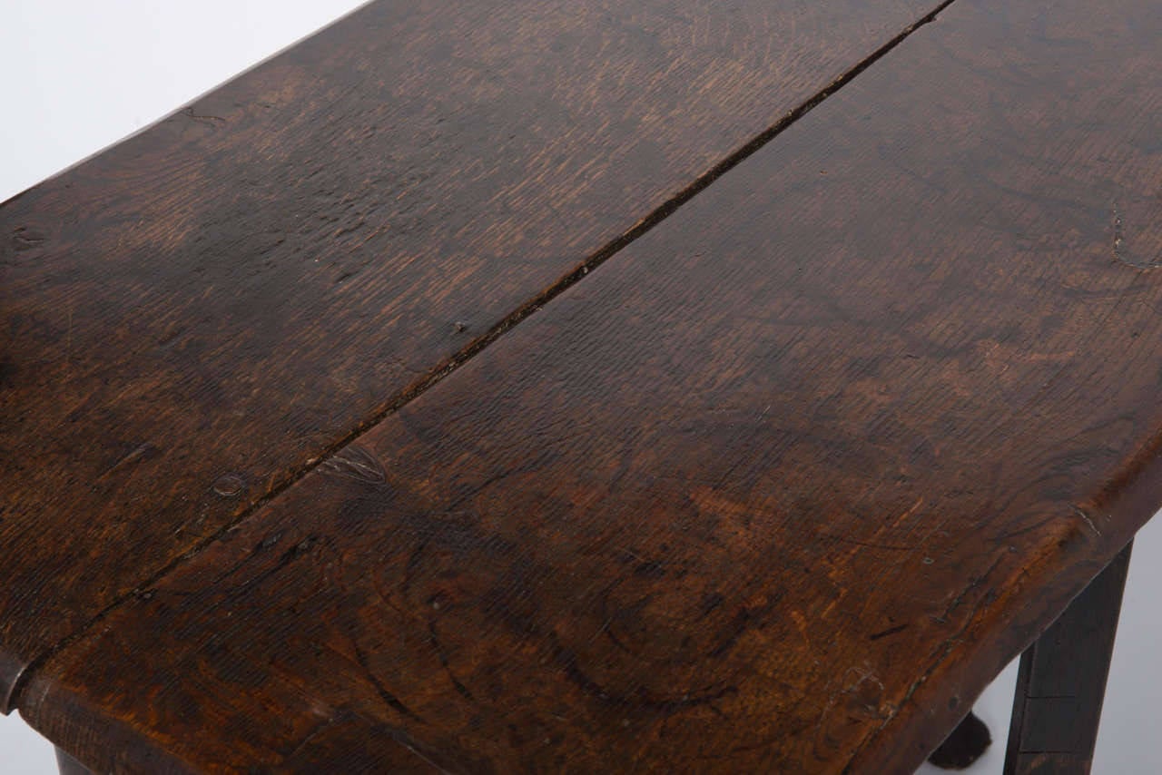 17th Century Small Single-Leaf Gateleg Table For Sale