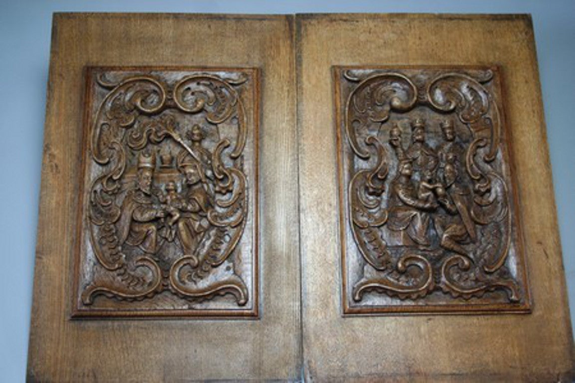 Good pair of carved oak panels c1600  For Sale