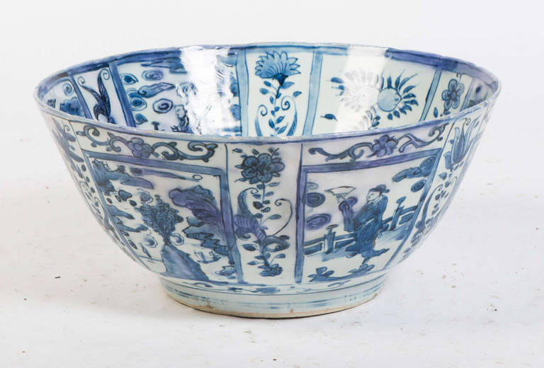 Karak Ming period bowl of very good large proportions.