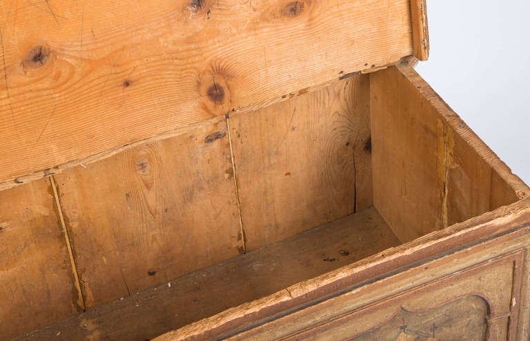 Small Painted Box Settle For Sale 4